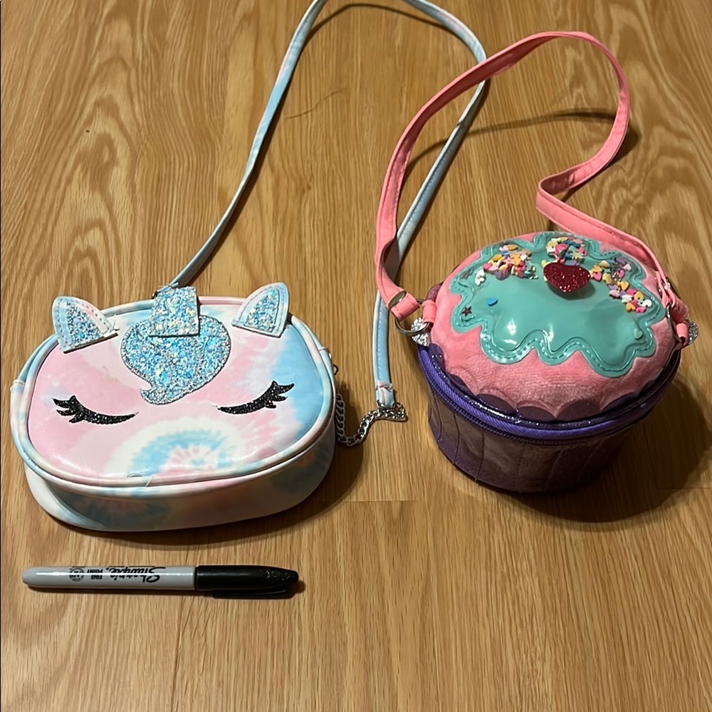 Lot of 2 Kids Pocketbooks-Unicorn and Claire's Cupcake